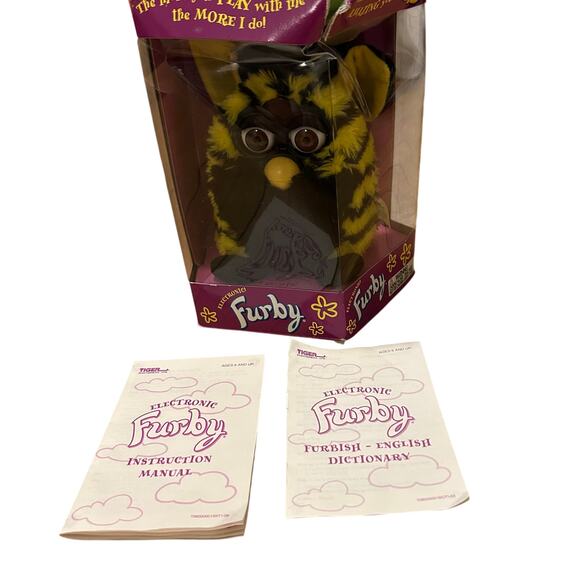 1999 Bumblebee Furby Black Yellow Tiger Electronics WORKING With Box and Tags - Picture 3 of 10